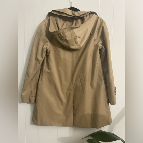 LONDON FOG HOODED TRENCH COAT- XS TAN IN EXCELLENT CONDITION. BUTTON DOWN/BELTED - Picture 3 of 6